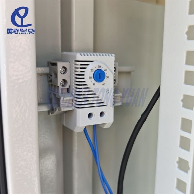 Armadio per apparecchiature industriali da esterno IP55 NEMA4 32U 